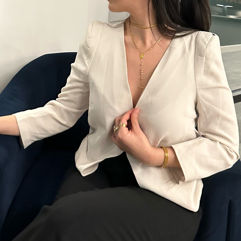 High shoulder quarter sleeve blazer